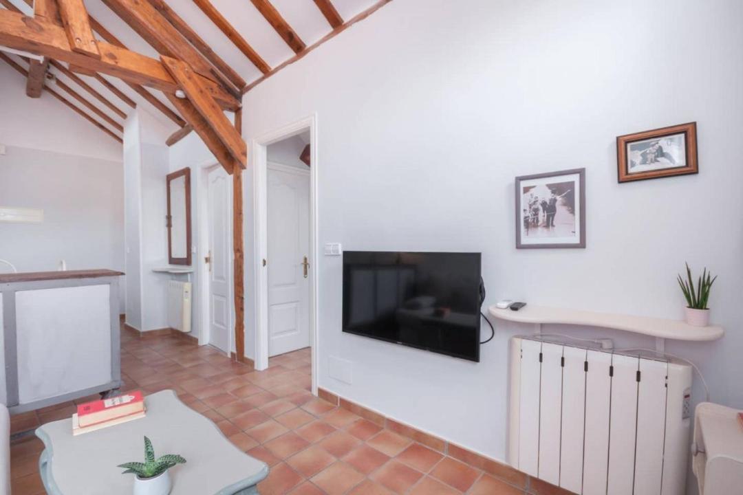 Cozy One-Bedroom Penthhouse La Latina Madrid Ngoại thất bức ảnh